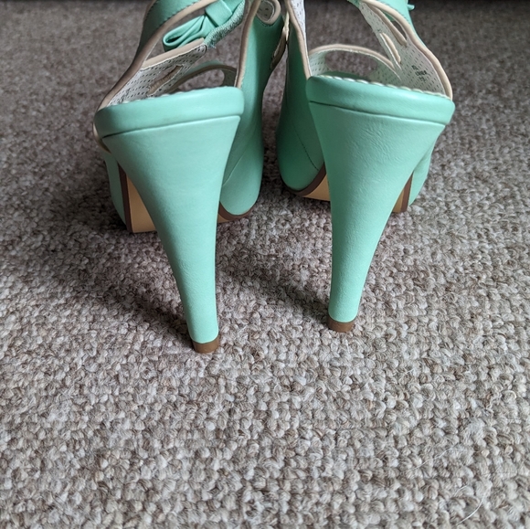 💖HP💖 NWOT Pin Up Couture Bettie Mint Sandal With Cutout Heart - Picture 10 of 13